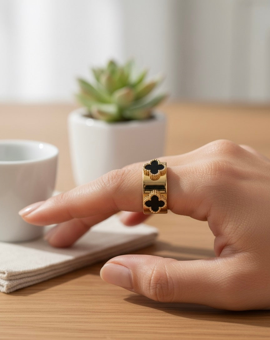 Noir Clover Ring